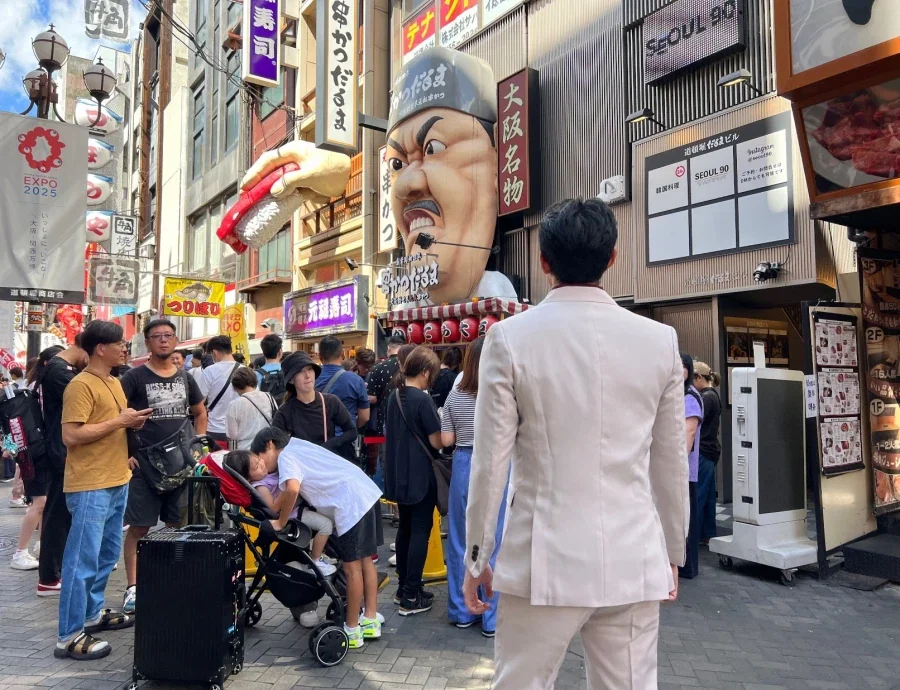 생일선물로 오사카에서 와이프가 키류 코스프레 사진찍어줌_9.webp