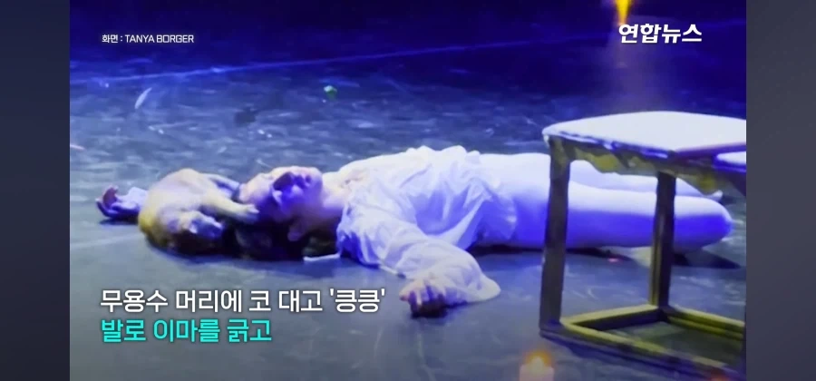 비극의 하이라이트인데 관객들 폭소가 쏟아진 공연_8.webp