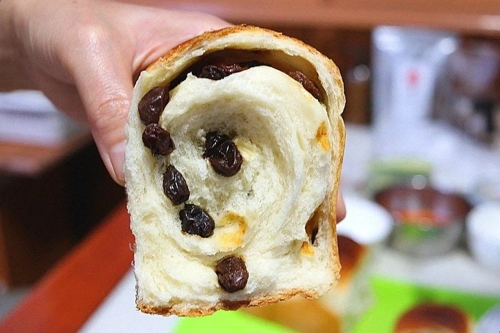 아빠가 월급 받아서 빵 사왔다~~_7.webp