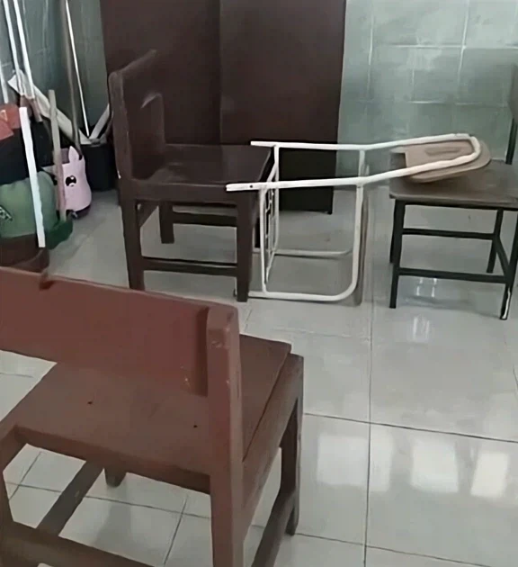 읍읍읍읍(그런 눈으로 보지 말아줘)_1.webp