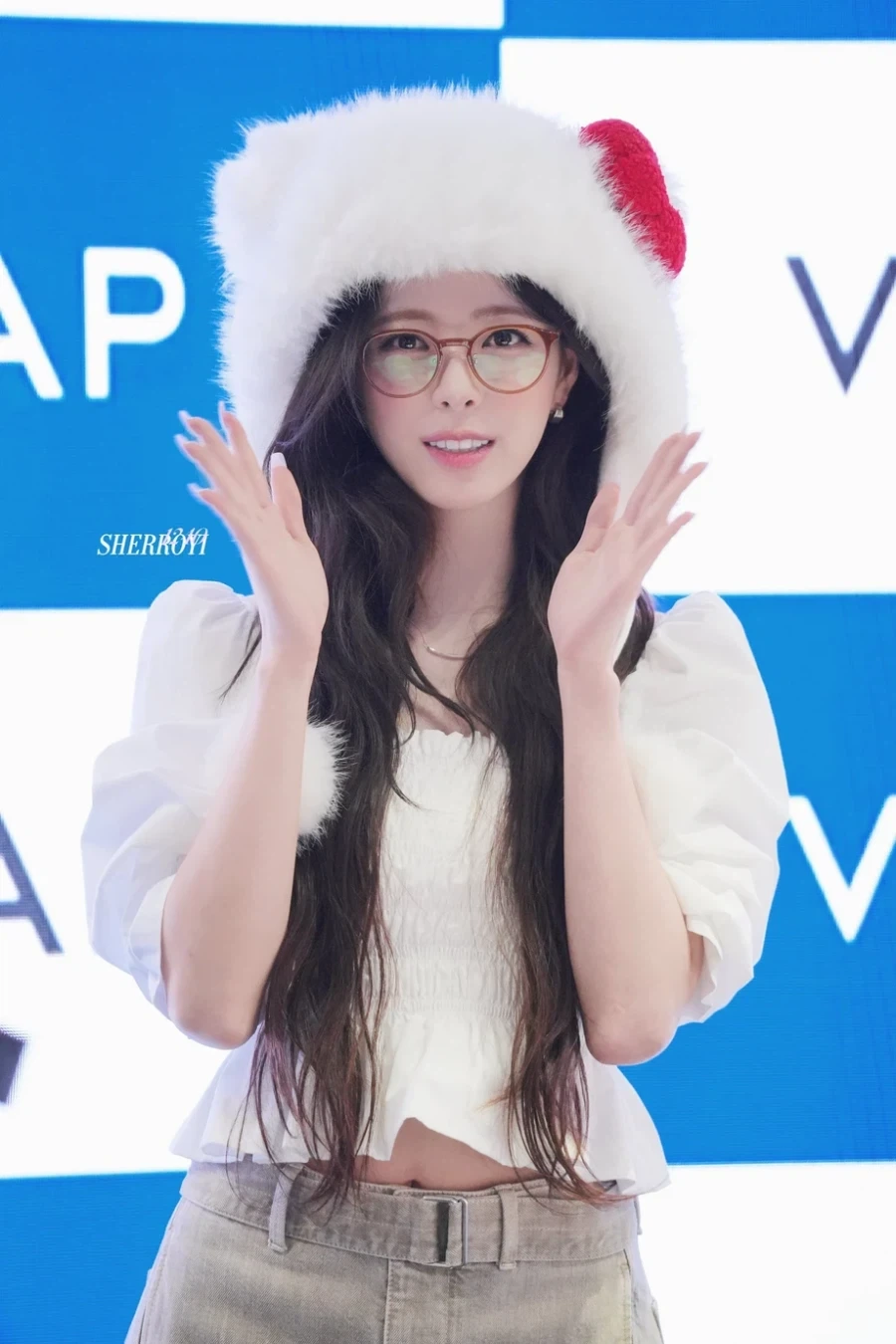 호불호 갈리는 안경_1.webp