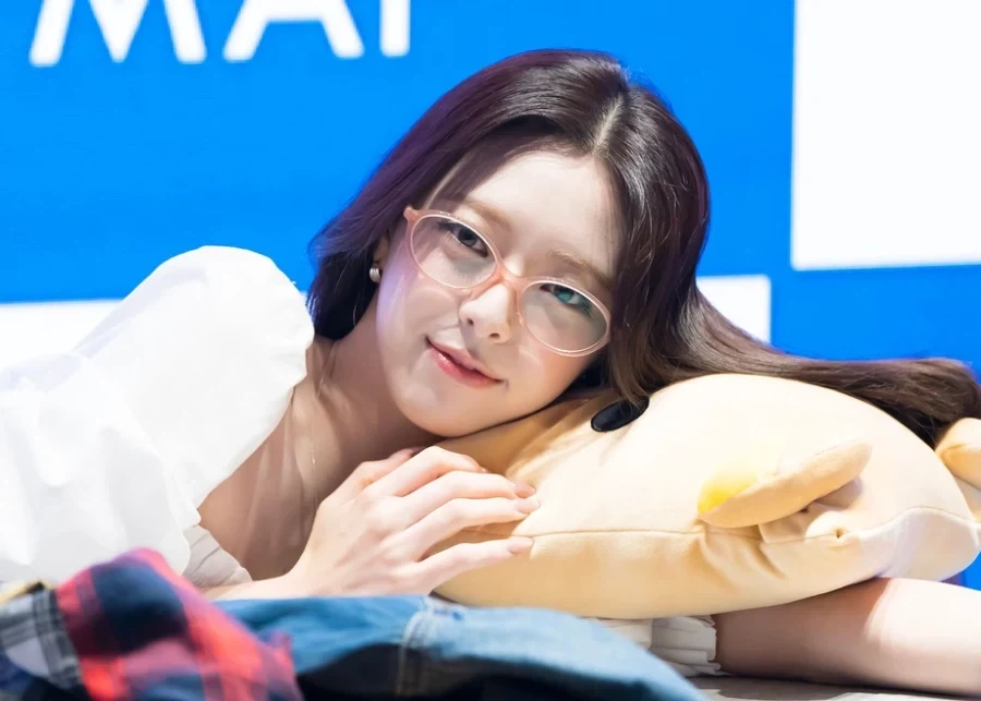 호불호 갈리는 안경_4.webp