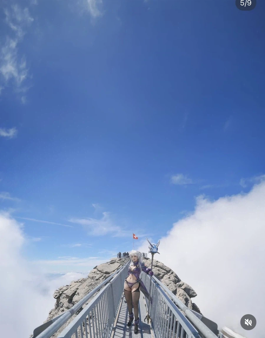 극한직업 코스어.jpg_2.webp