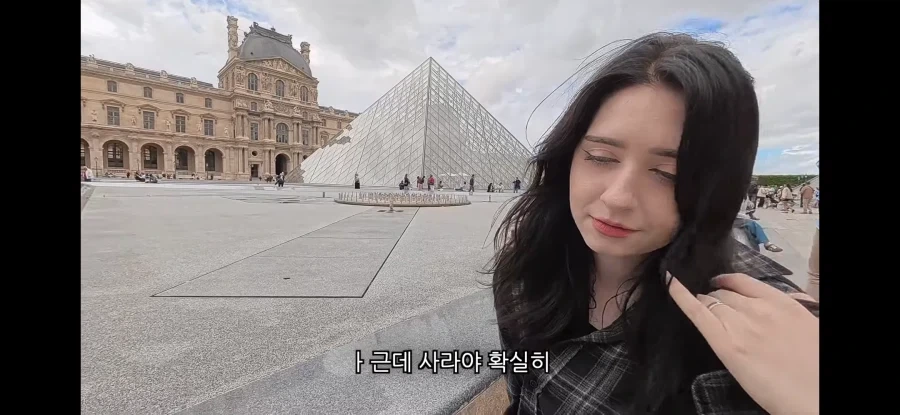 르부르 박물관가서 프랑스인한테 깐족대는 한국인_1.webp