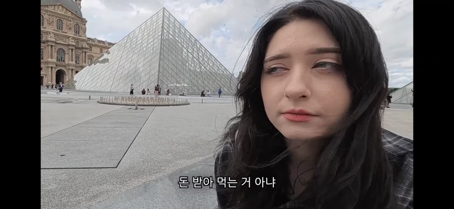 르부르 박물관가서 프랑스인한테 깐족대는 한국인_6.webp