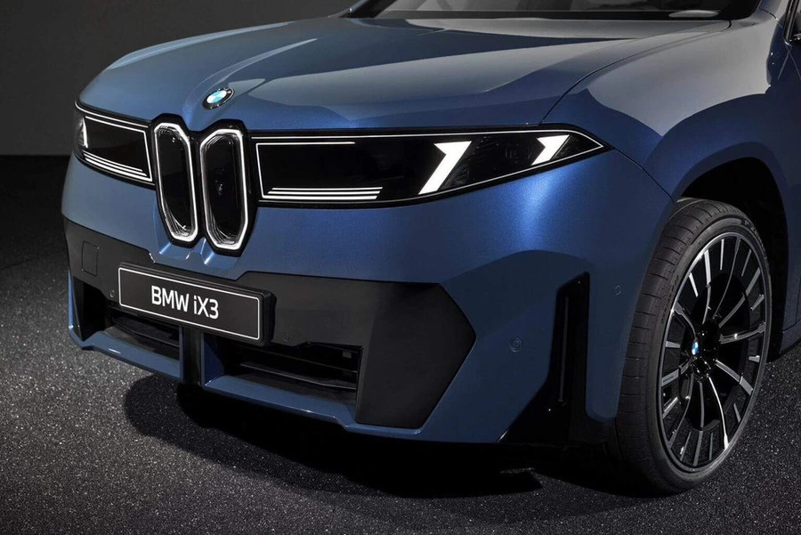 디자인 많이 조진거같은 BMW 전기차 jpg