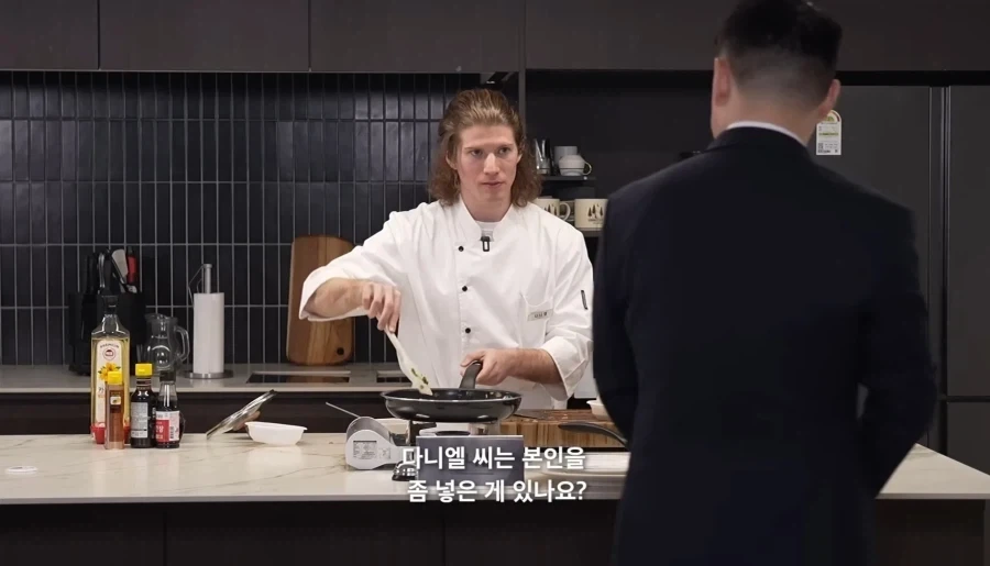 암살각을 재는 조나단과 지지않는 나폴리 맛피자_8.webp