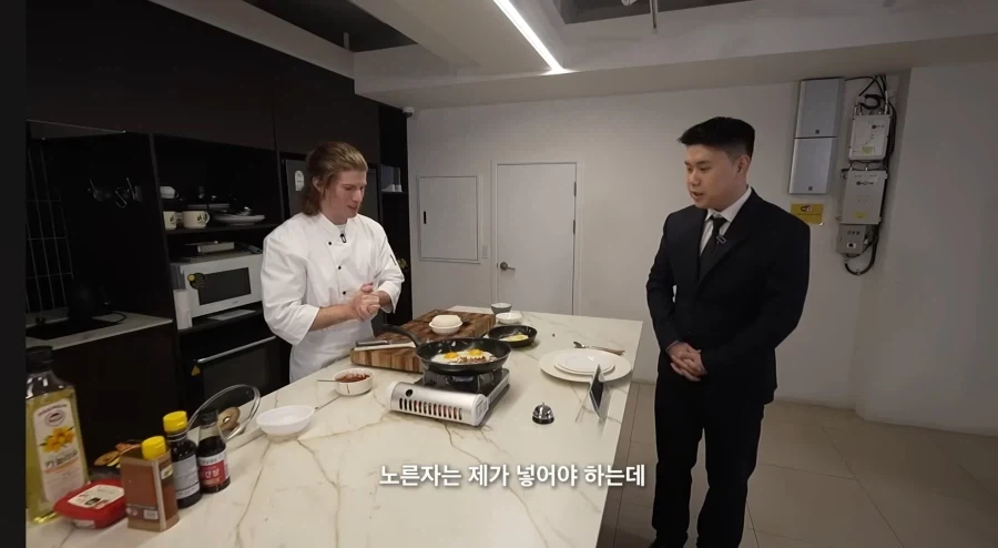암살각을 재는 조나단과 지지않는 나폴리 맛피자_12.webp