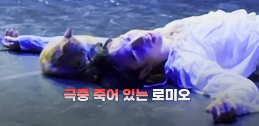 연극 클라이막스 인데 왠 미친.넘이 난입한.._2.webp
