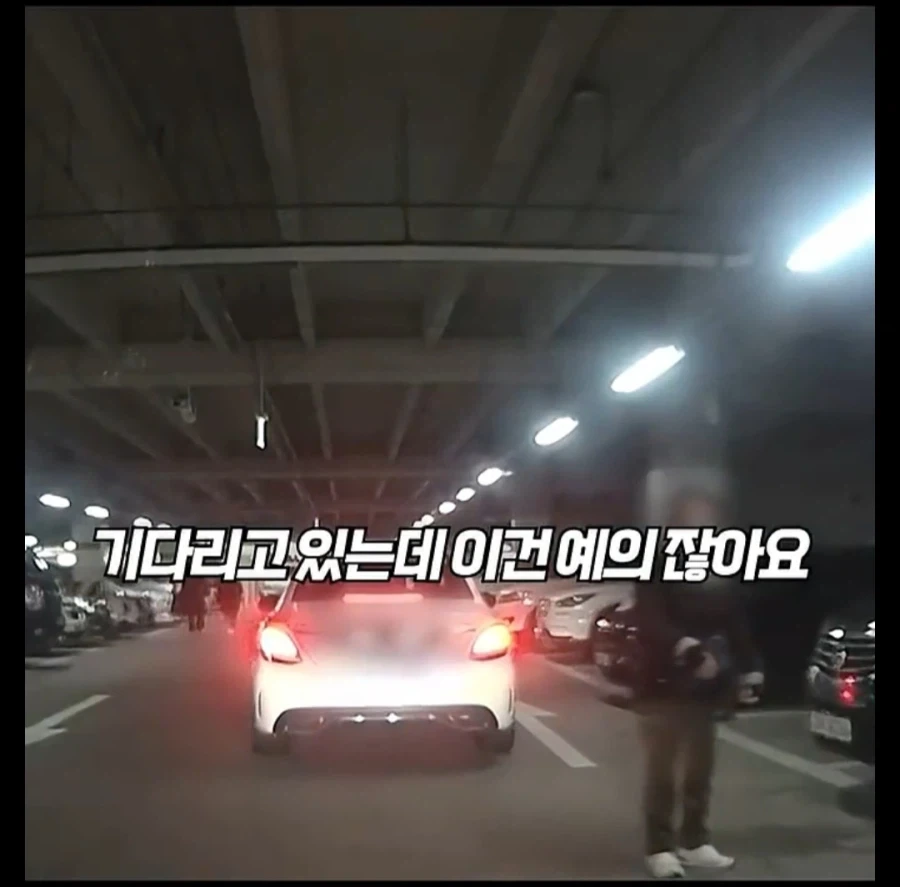 주차장에 나온 역대급 카트빌런_12.webp