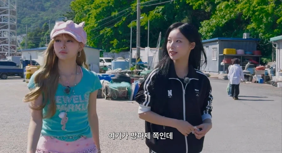 개그맨 2명에게 큰절하는 연예기획사 대표_4.webp