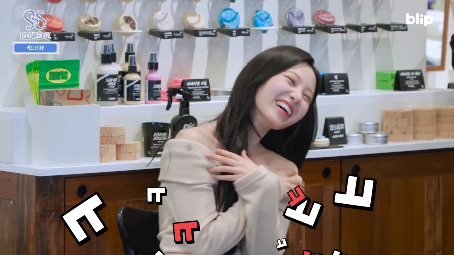 의외로 처음 공개한게 아니었던 발가락 따봉.jpg_10.webp