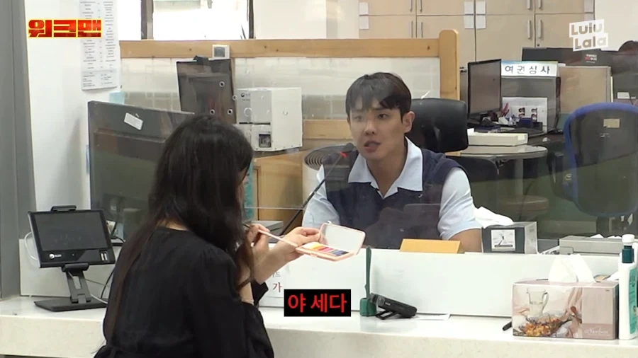 악성 민원인 역할 시켜주니까 신난 공무원.jpg_6.webp