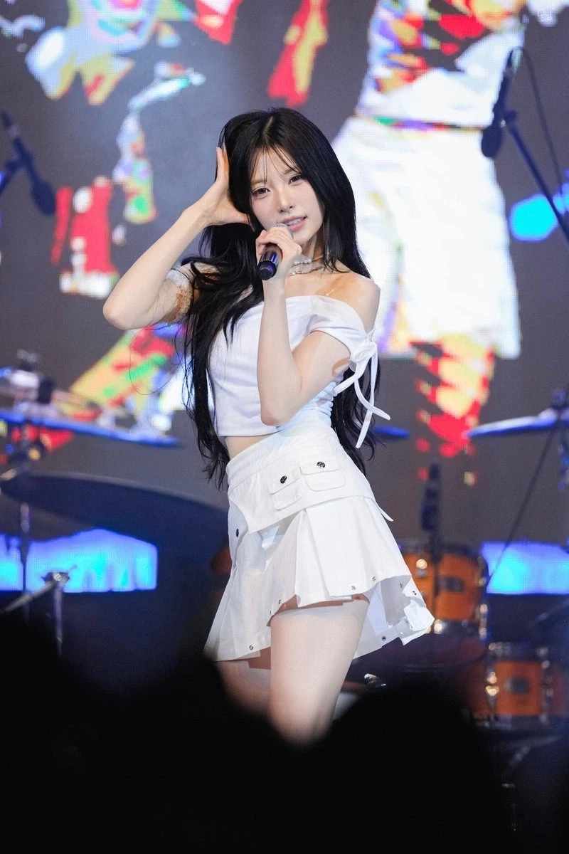 본업 모먼트만 보면 상상도 못할 본캐.jpg_2.webp