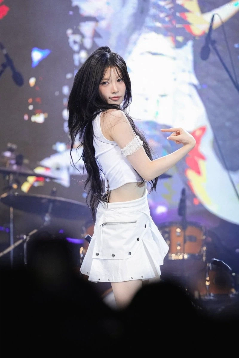 본업 모먼트만 보면 상상도 못할 본캐.jpg_3.webp
