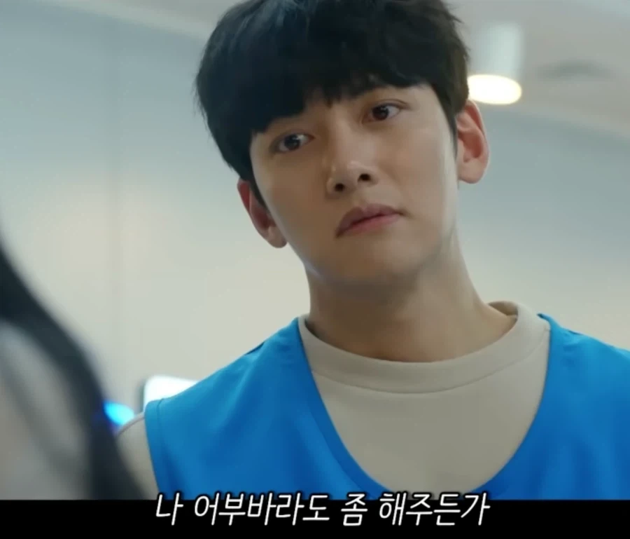 자꾸 업어달라고 떼쓰는 민폐 알바생_2.webp