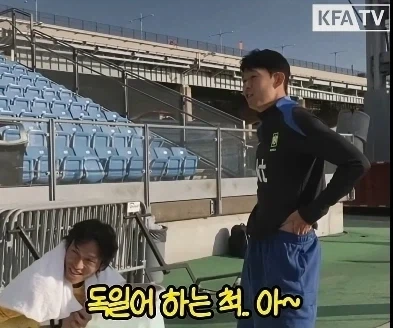 옌스 챙겨주는 독일어 가능자들_8.webp
