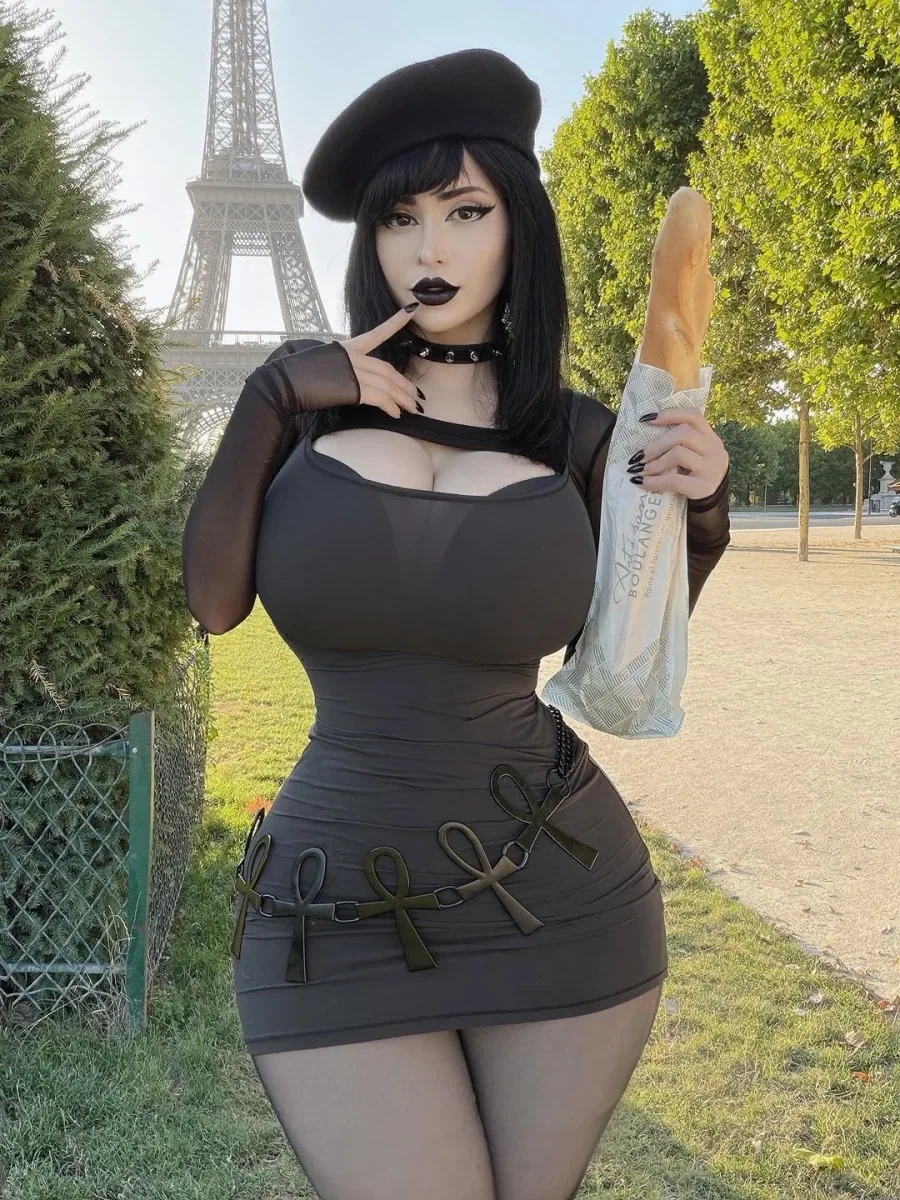 프랑스 전통무기를 들고 있는 고스눈나.jpg_1.webp