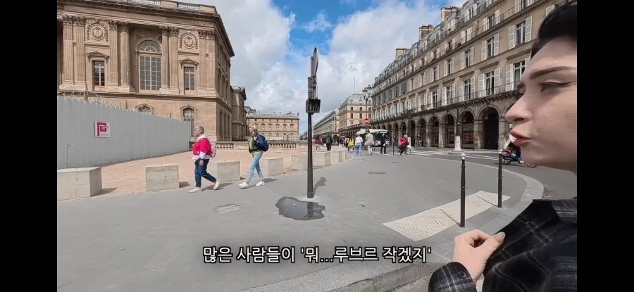 한국인: 루브르박물관에 궁금한게있어_7.webp