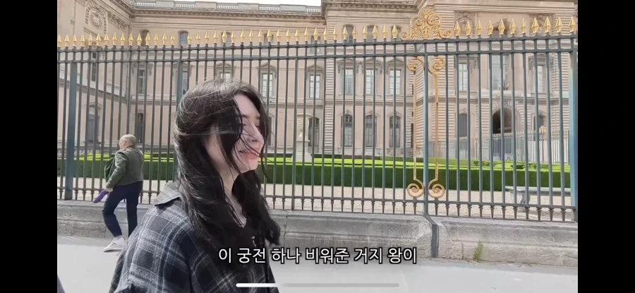 한국인: 루브르박물관에 궁금한게있어_16.webp