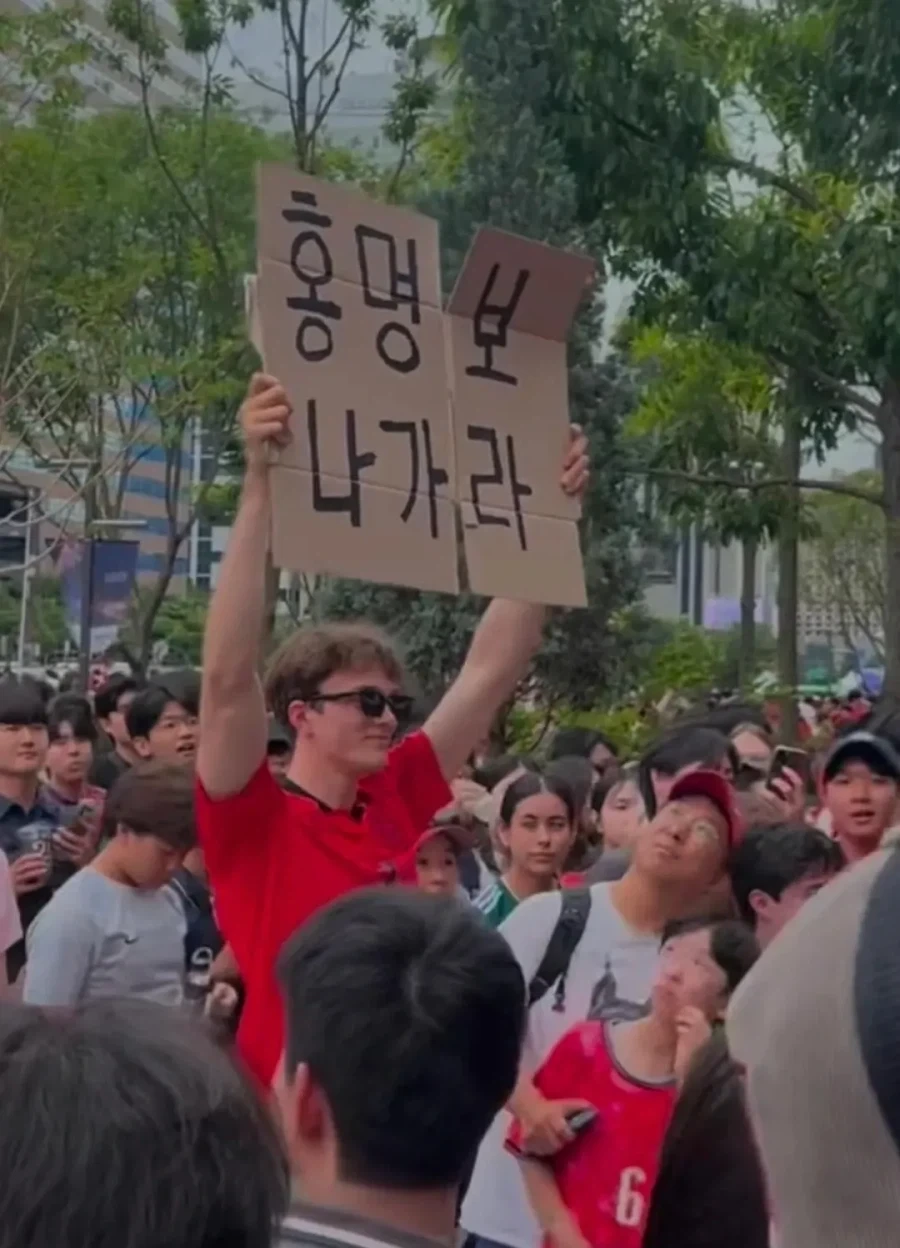한국 응원하던 외국인.jpg_2.webp