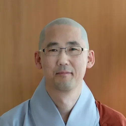 암만봐도 이력 진짜 개쩌는 스님_1.webp