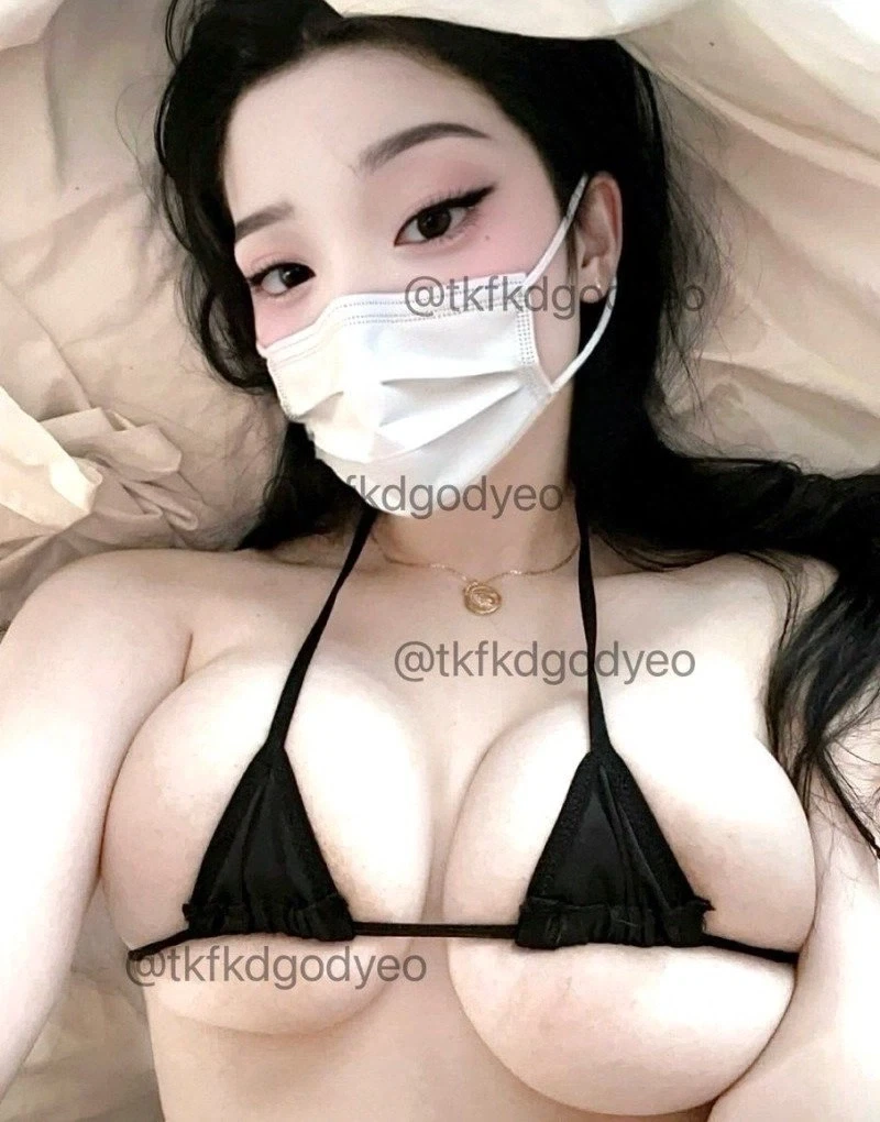 시원한 여름철 시원한 의상의 존예녀들_1.webp