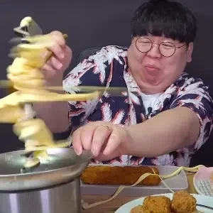 어느새 한국을 대표하는 밈이 된 짤_2.webp