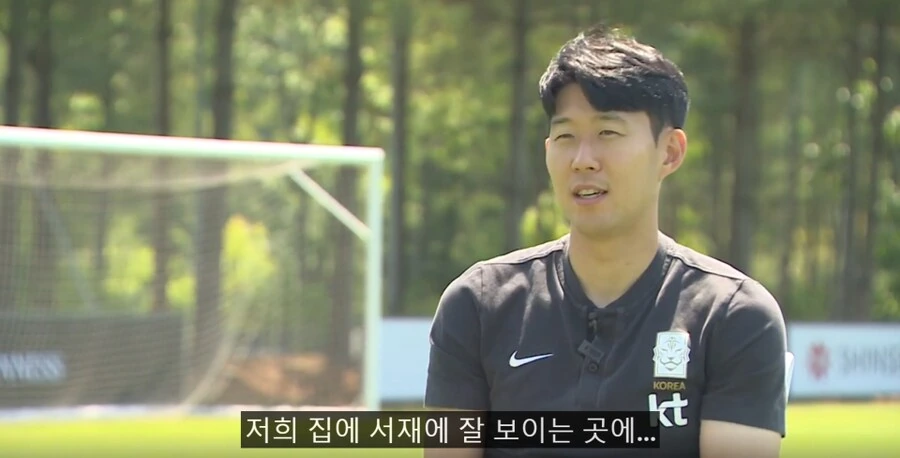 트로피를 받는 족족 싹 다 치워버린다는 손흥민 아버지.jpg_5.png