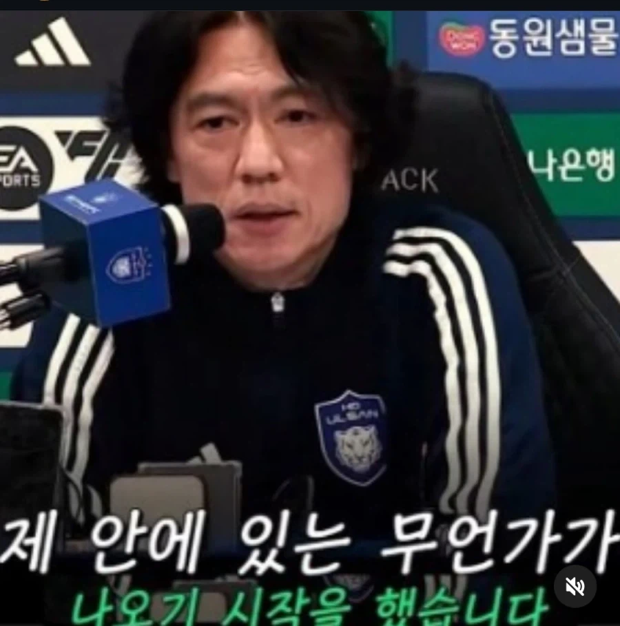 화장실이 급하다던 손님이 갑자기 멈춰서더니 이렇게 말했다_1.webp