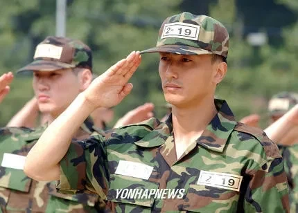 안정환 젊을때도 그 정도로 잘생긴건 아니었네_1.webp