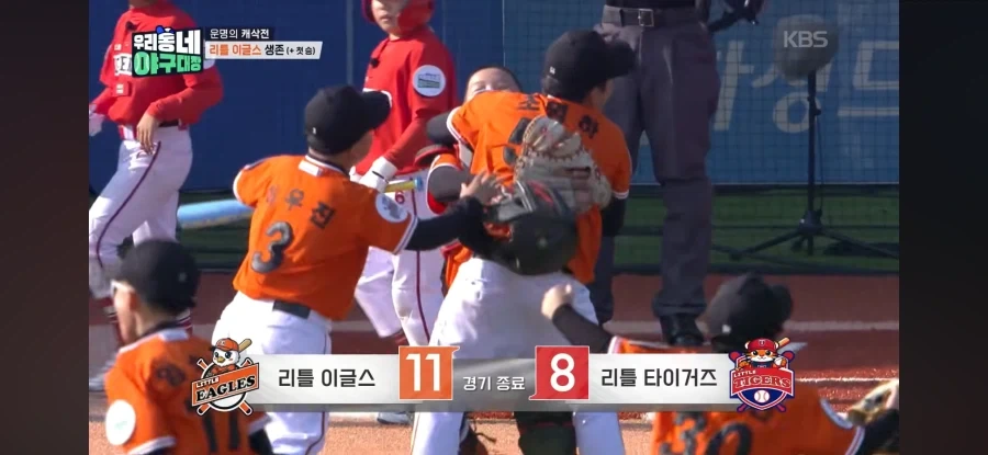 자책하는 막내를 본 초등야구 주장.jpg_1.webp