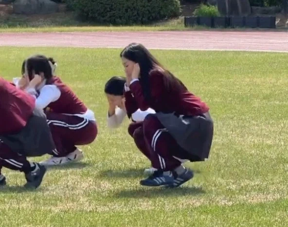 여고교 학폭.. 참교육 여선생 투입. 뚜까잡기_2.webp
