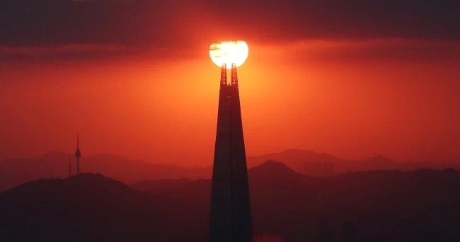 솔직히 롯데타워 보고 사우론 타워라고 하는 애들 이해 안 감_1.webp