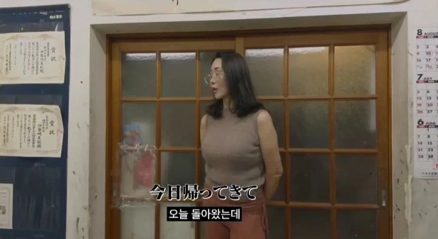 여자아이돌의 포스 장난아닌 서예선생님.JPG_10.webp