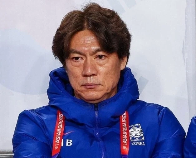 홍명보 감독 돌연 출국‥