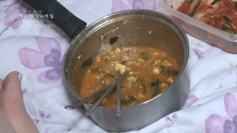 라면 먹을때 제일 맛있는 장소.jpg_1.webp