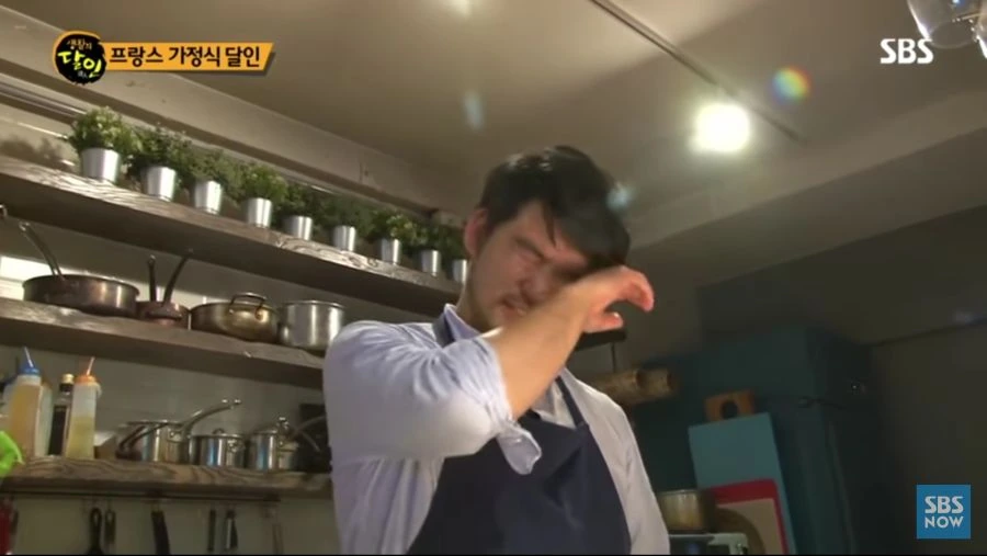 힘겨웠던 과거를 떠올리며 눈물을 흘리는 쉐프_3.jpg