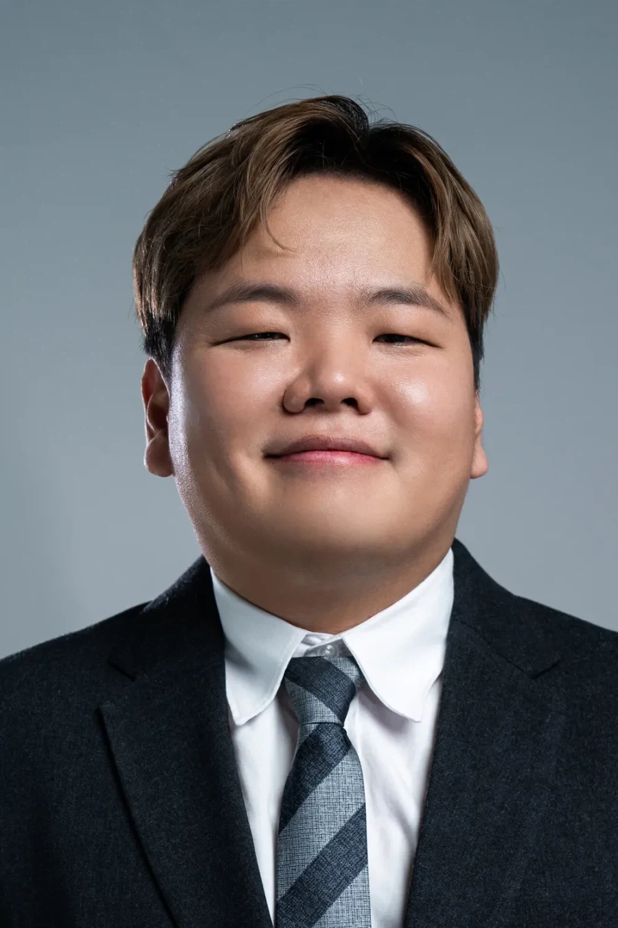 여행도 잘생기면 하기 편하더라..._1.webp