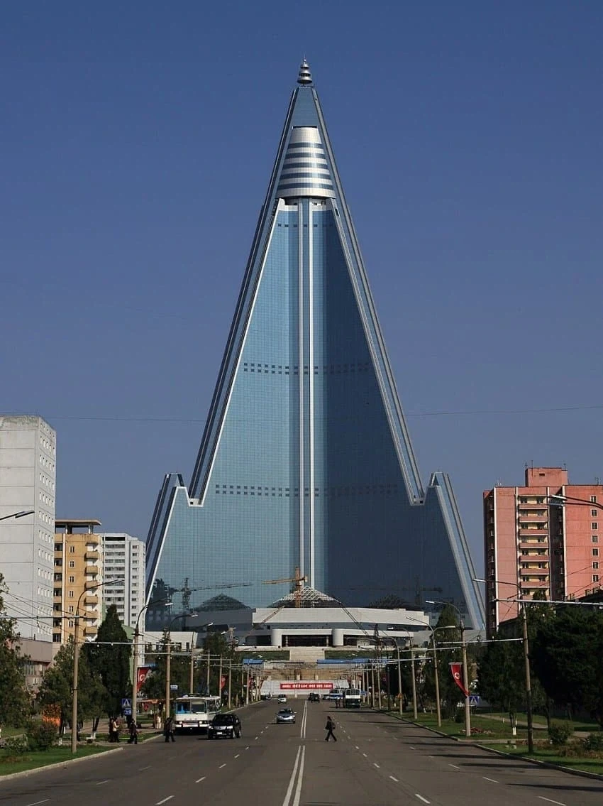 통일되면 어찌될지 궁금한 건물_1.webp