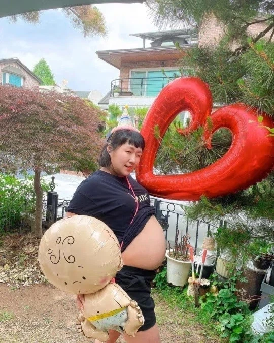 과감한 노출에 꺼리김 없는 연예인_3.webp