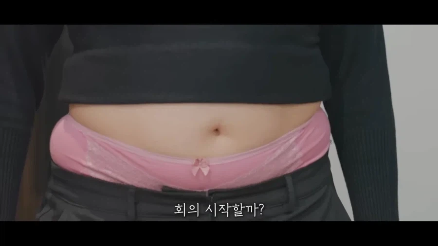 과감한 노출에 꺼리김 없는 연예인_4.webp
