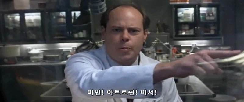 거대한 주사기로 심장에 찔러야 하는 영화_2.webp