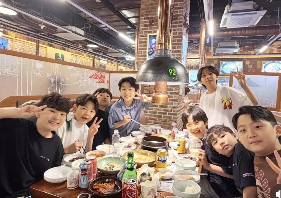 아역 회식 테이블에 있는것_1.webp