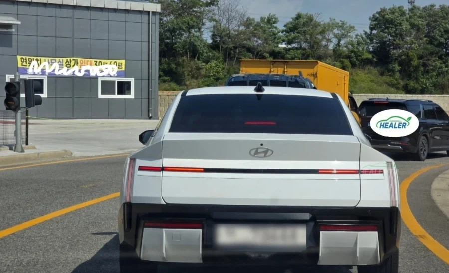 아반떼 신형 뒷판_1.webp