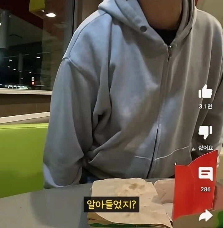 미국 시골마을에서 말 걸어온 경찰 만나고 착잡해진 한국인_12.webp