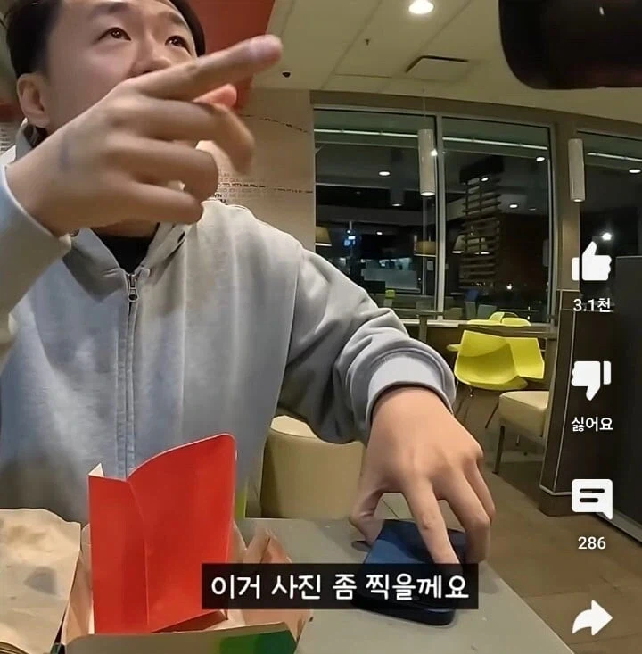 미국 시골마을에서 말 걸어온 경찰 만나고 착잡해진 한국인_18.webp