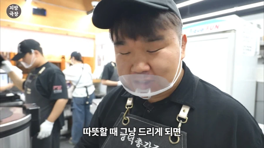 족발집 사장님 피셜 족발에 뼈넣어주는 이유_3.webp