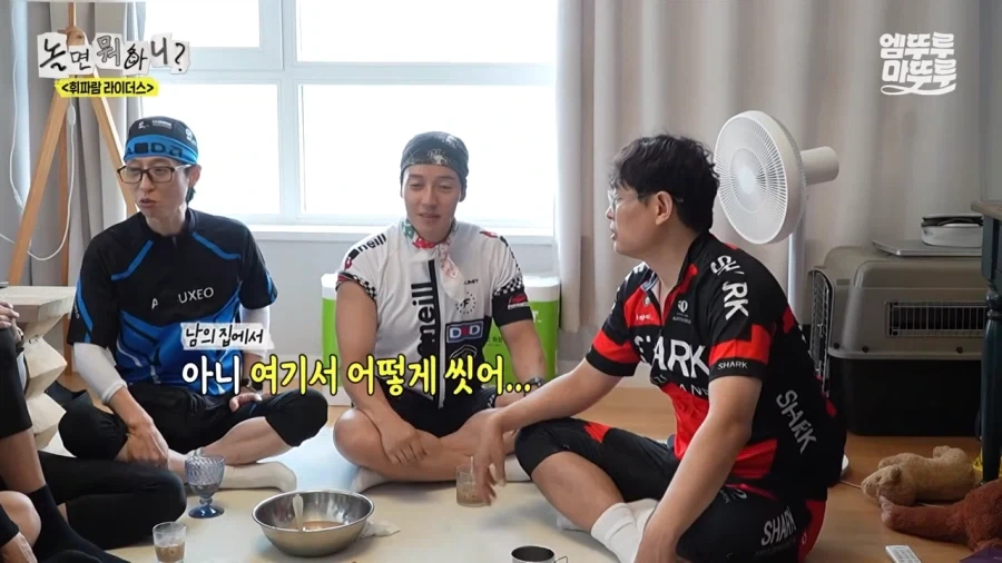 샤워하지 않으면 탈출할수 없는 방_1.webp