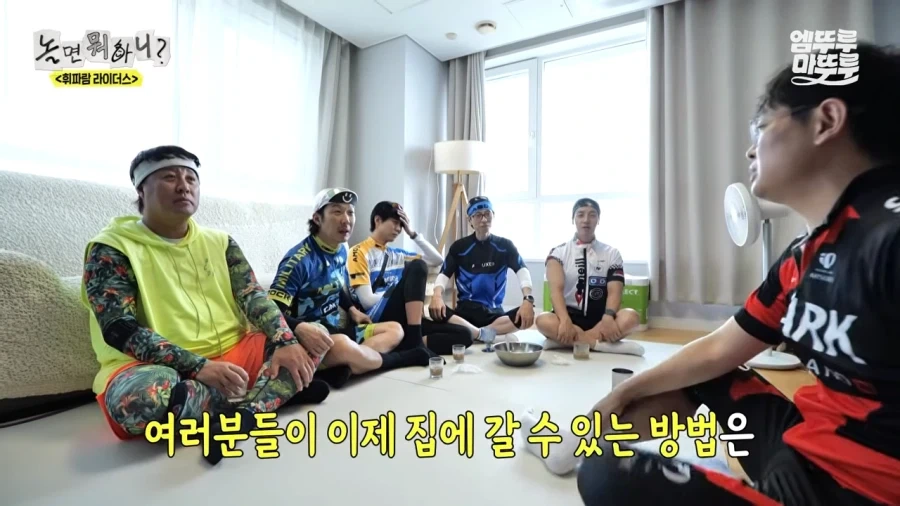 샤워하지 않으면 탈출할수 없는 방_8.webp